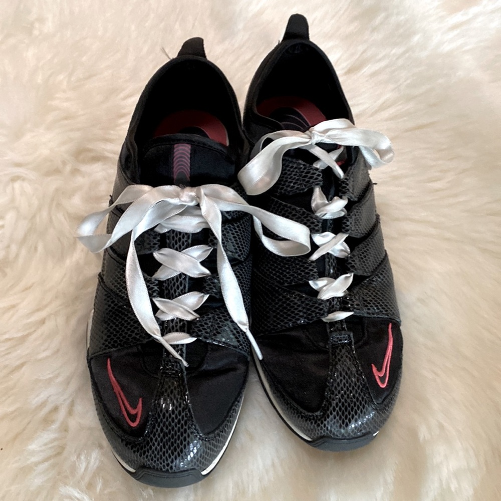 Nike Zoom Danzante Dance Snakeskin Sneakers w/satin laces Size 8.5